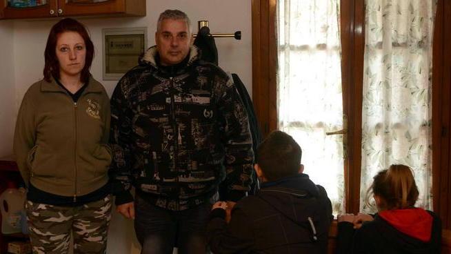 Dal clero: «Non metteremo sulla strada quella famiglia»
