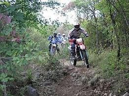 Moto senza targa: 5 enduro sequestrati 