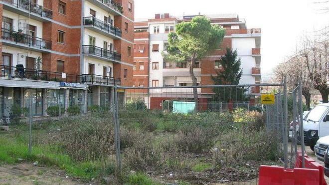 «Degrado davanti alle case in località Fabbrica»
