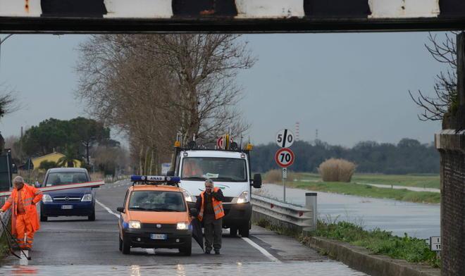 Chiuso l’Arnaccio in più punti Rotti argini del torrente Isola 