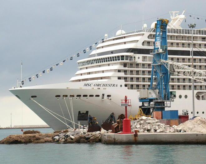 Crociere choc, 41 navi in fuga a La Spezia 