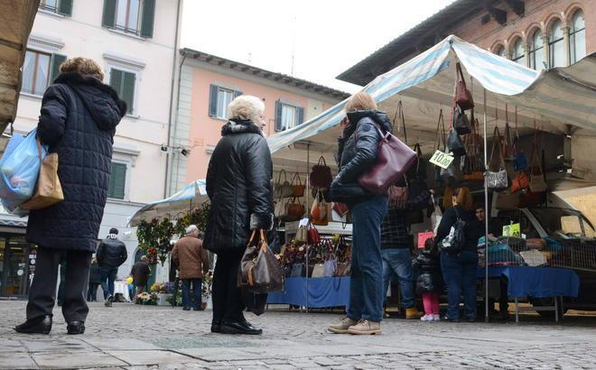 Il trasloco del mercato divide anche i negozianti 
