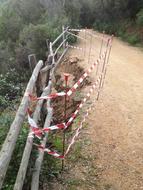 Maltempo, frana la strada per Cala violina 