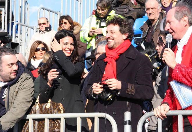 «San Pietro come il Carnevale» Bufera su Leonardo Pieraccioni 