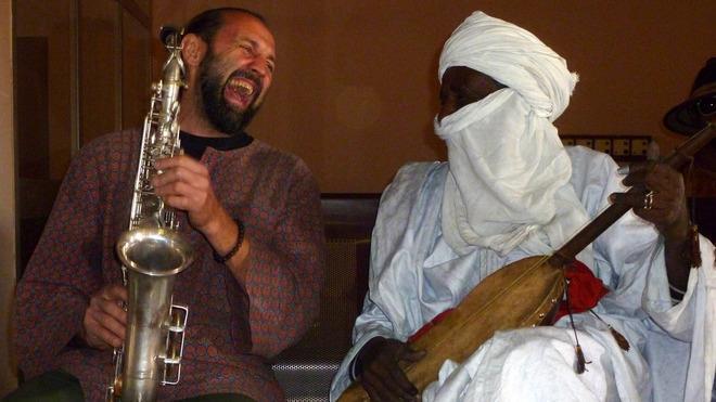 Fascino Tuareg e vita nomade da leggere e suonare