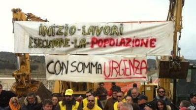 Sit-in al ponte interrotto Domani nuove iniziative