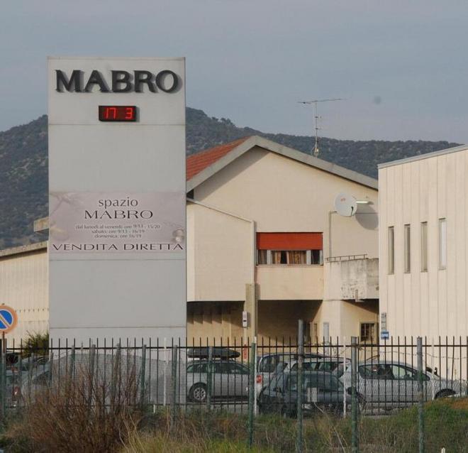 La Mabro si ferma per i funerali di questa mattina
