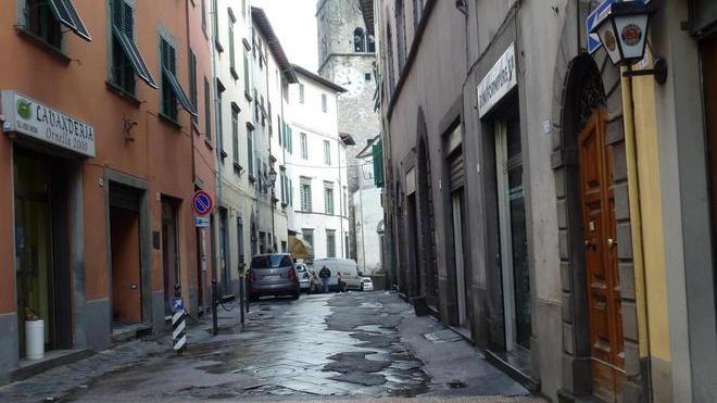 Pochi affari e mercato ko I guai dei negozi a Borgo