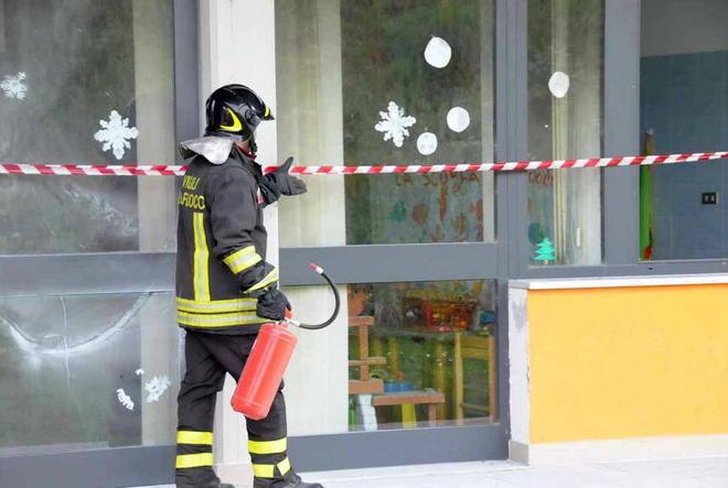 Dopo le fiamme asilo chiuso fino a lunedì
