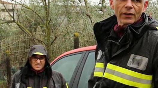 Frana la collina, evacuate quattro famiglie e un’azienda