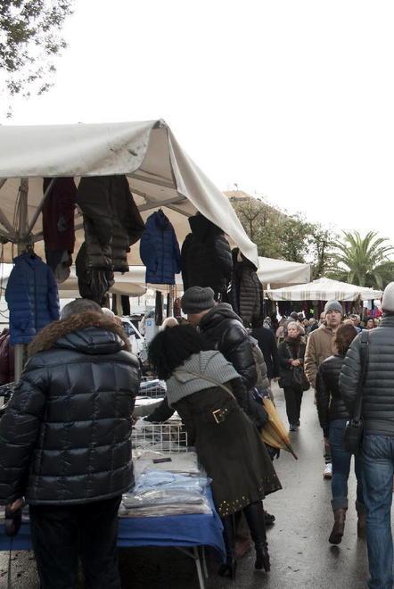 Mercato nel fango, i banchi della pineta verranno trasferiti 