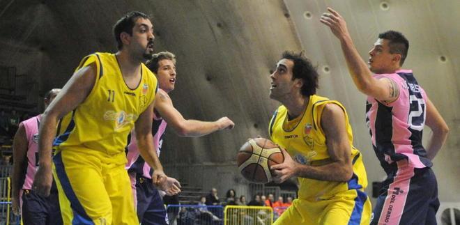  Golfo Solbat tenta il colpo nella Coppa Italia di basket 