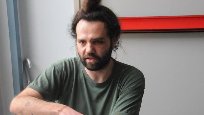 Operato e dimesso il giovane picchiato fuori di un locale