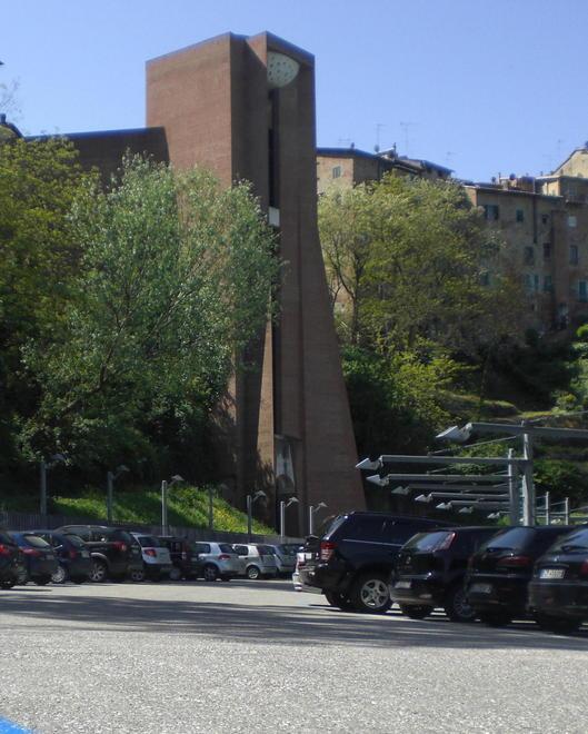 Chiuso il Cencione sosta gratis in piazza Alighieri