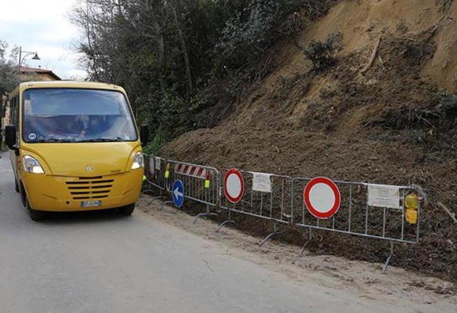 Crolla l’asfalto: 1 milione di danni 