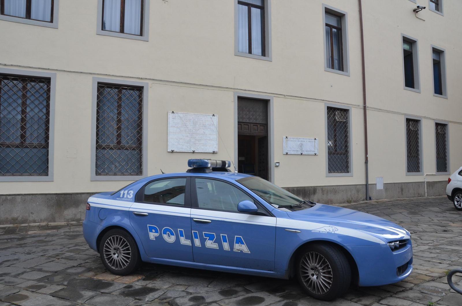 Sono un esperto di arti marziali, e picchia due poliziotti 