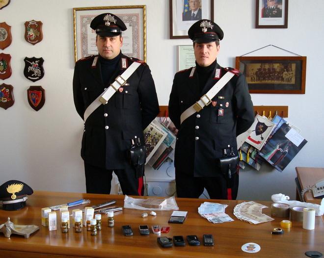 Eroina in un casolare, blitz dei carabinieri 