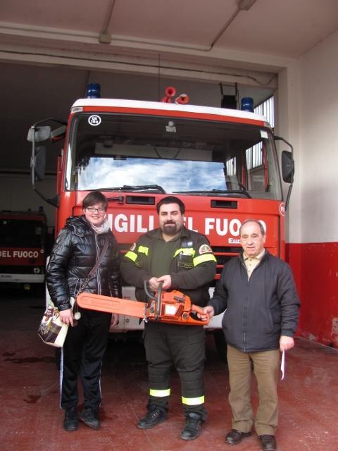 Una motosega in dono ai vigili del fuoco di Vaiano 