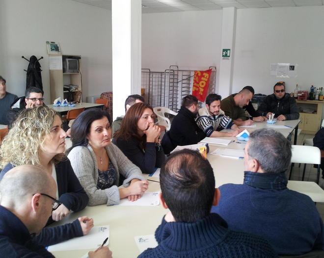 I lavoratori della Shelbox a scuola di lingue e teatro 