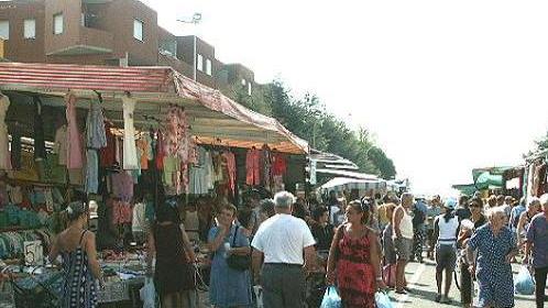 «Trasferire il mercato di Vada lungo l’Aurelia»