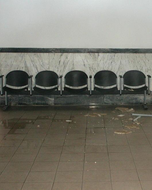 Tetto pericolante, chiusa la stazione 
