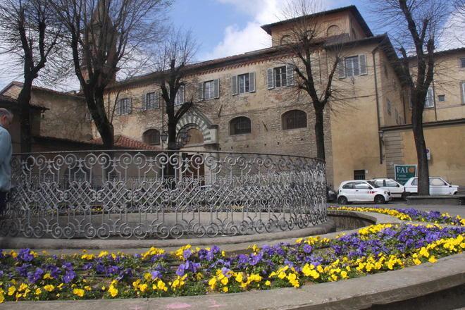 Lusso e povertà, un dibattito al Conservatorio San Niccolò 