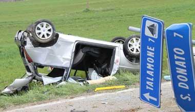 Scontro tra due auto, muore coppia di coniugi 