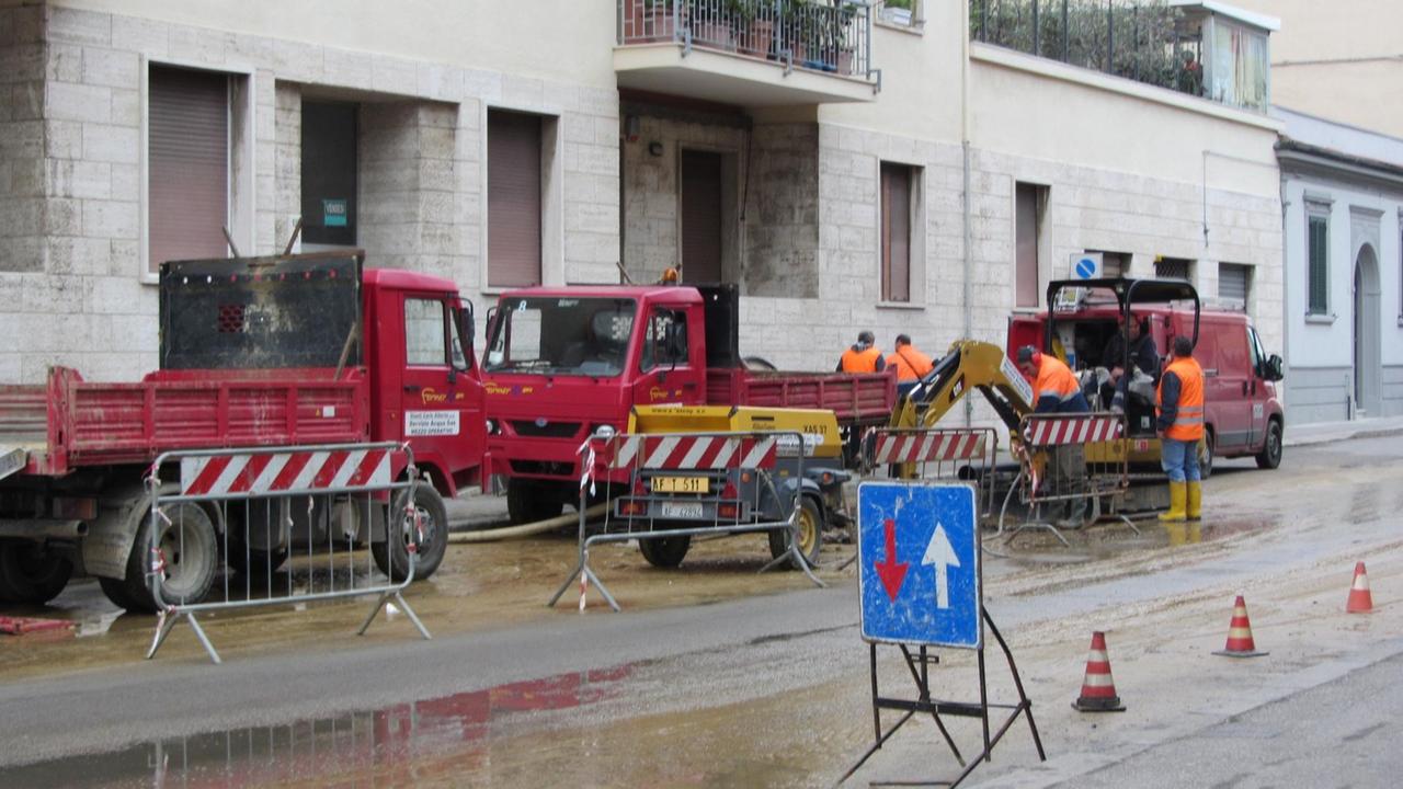 Ennesimo tubo rotto, in via Roma case senz’acqua per diverse ore