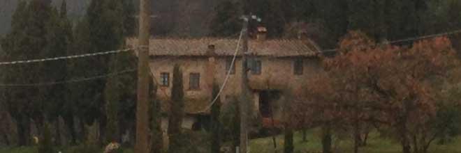 Rapina in un casolare, banda assale coppia di coniugi 