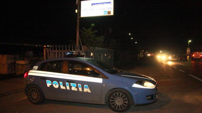 Aggressione notturna davanti al Maki Maki: tre feriti