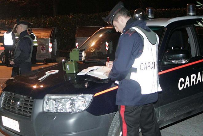 Due modelle kazake bevono e aggrediscono i carabinieri 