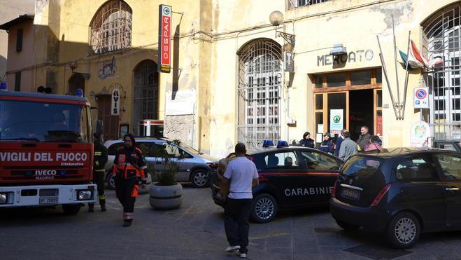 Cede il soffitto del mercato coperto