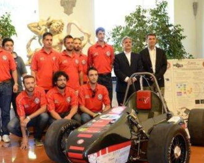 Una targa dell’Aci alla squadra corse dell’ateneo 