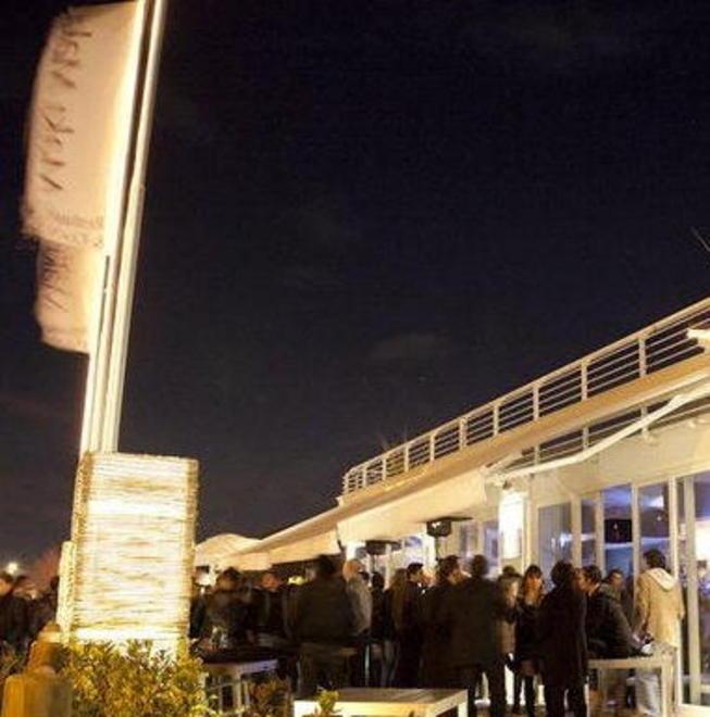 Lite davanti al locale, tre feriti in Darsena 