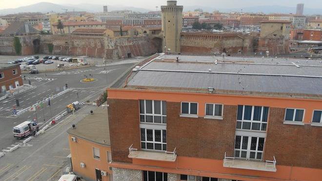 Porto 2000, dai lavoratori un grido d’allarme «In ballo i nostri posti»