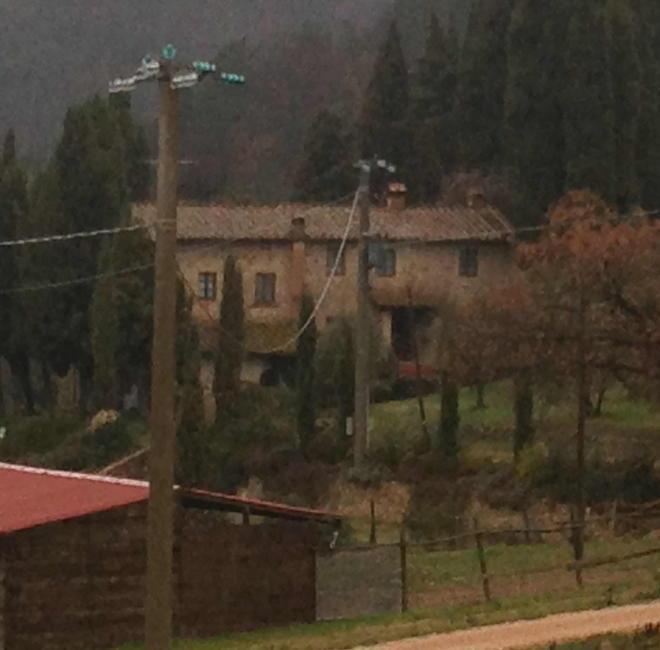 Terrore nel casolare banditi assaltano e rapinano coniugi 