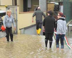 La Piana invasa dall’acqua, esplode la rabbia della gente 