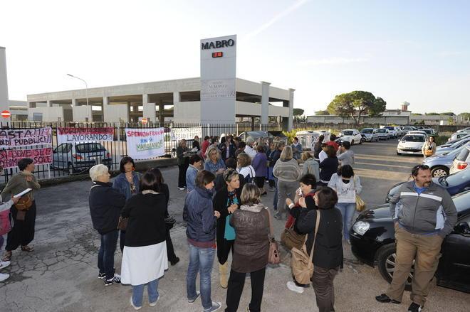 Scatta lo sciopero alla Mabro: nessun lavoratore in fabbrica 
