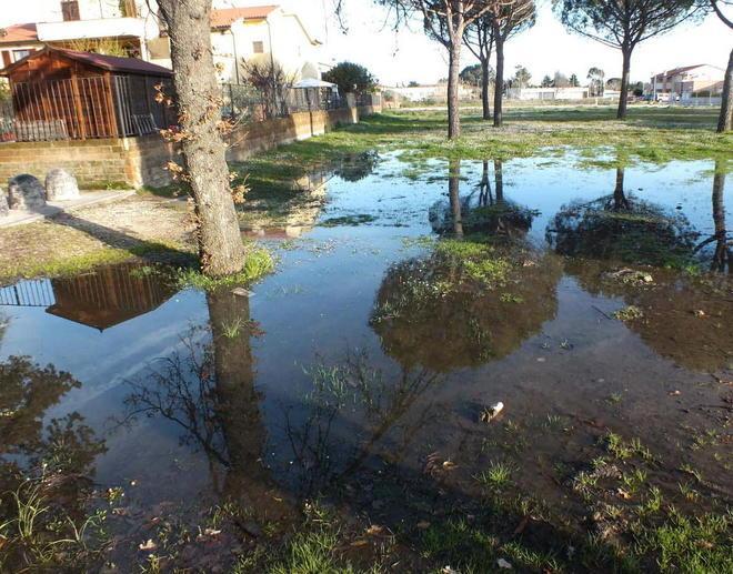 Via Visconti, un nastro mette in gabbia i residenti 
