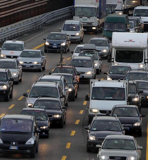 Resta un ponte solo, traffico in tilt 