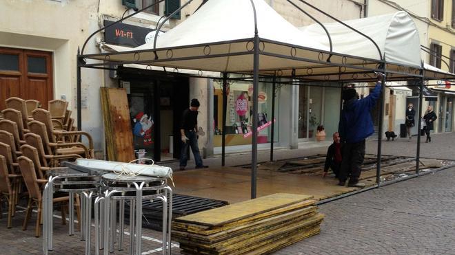 Niente gazebo a chi non è in regola con i pagamenti