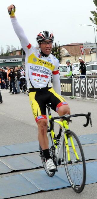 Giuseppe Di Salvo (Velo Maggi) trionfa nella granfondo Cassani