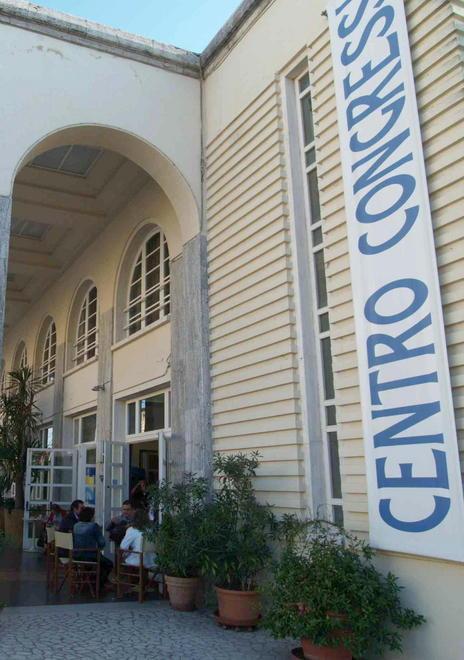 Centro congressi ad un passo dalla ristrutturazione 