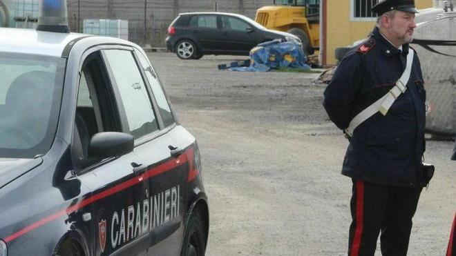 Sfondata vetrina in profumeria Bottino di 600 euro di prodotti