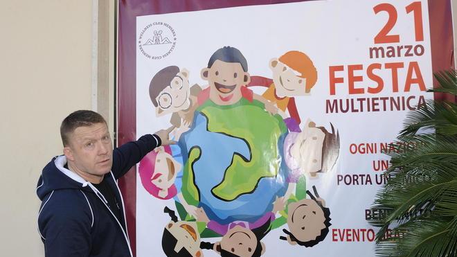 Uova contro la festa multietnica organizzata dalla palestra