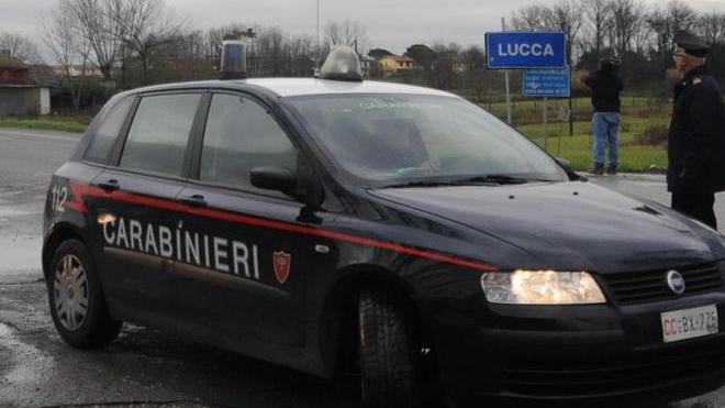 Pensionato denuncia d’essere stato rapinato sotto casa
