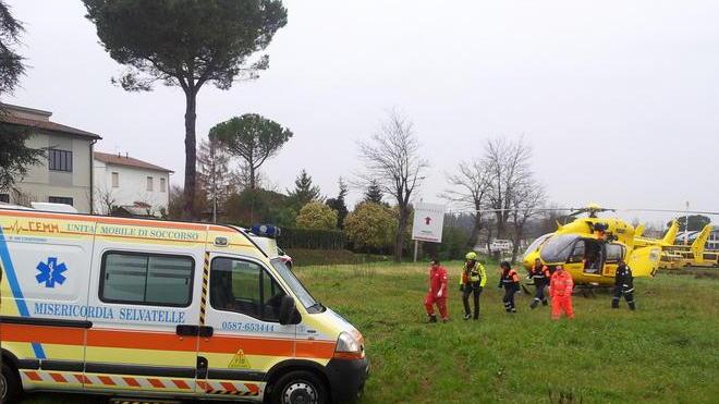 Ponte franato e mai riparato, soccorsi in ritardo per un pensionato