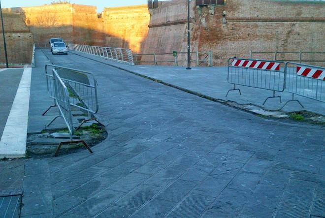 «Ora raschiamo il barile per aggiustare le strade»