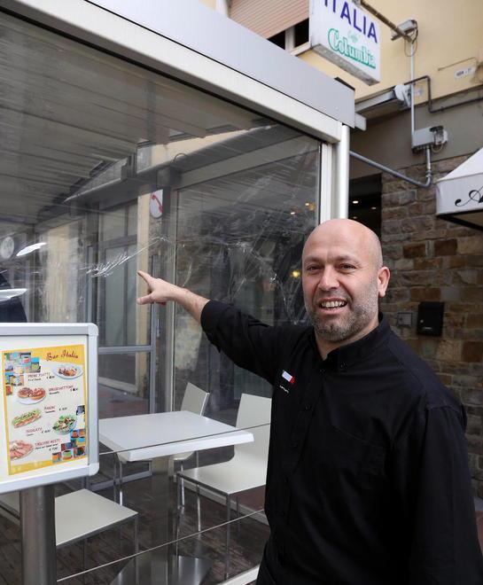 Bruciato lo stand contro i tumori 
