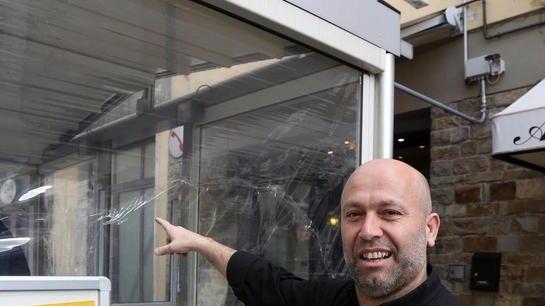 Bruciato lo stand contro i tumori